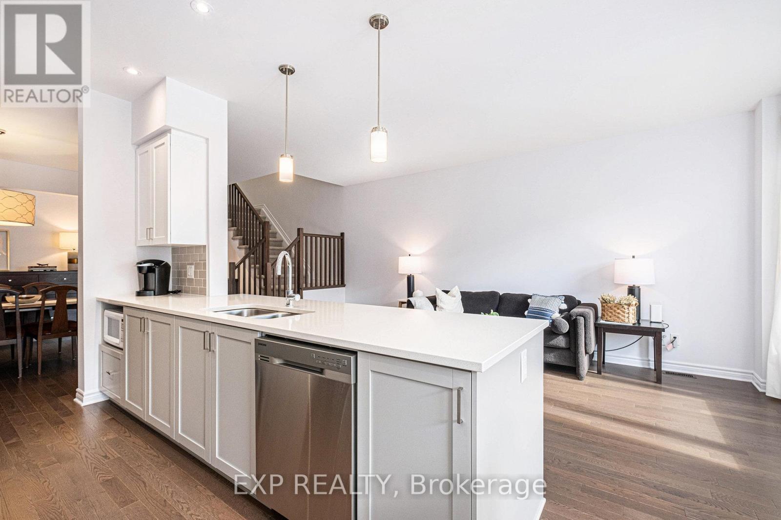 519 Triangle Street, Ottawa, ON - Indoor Photo Showing Kitchen With Double Sink