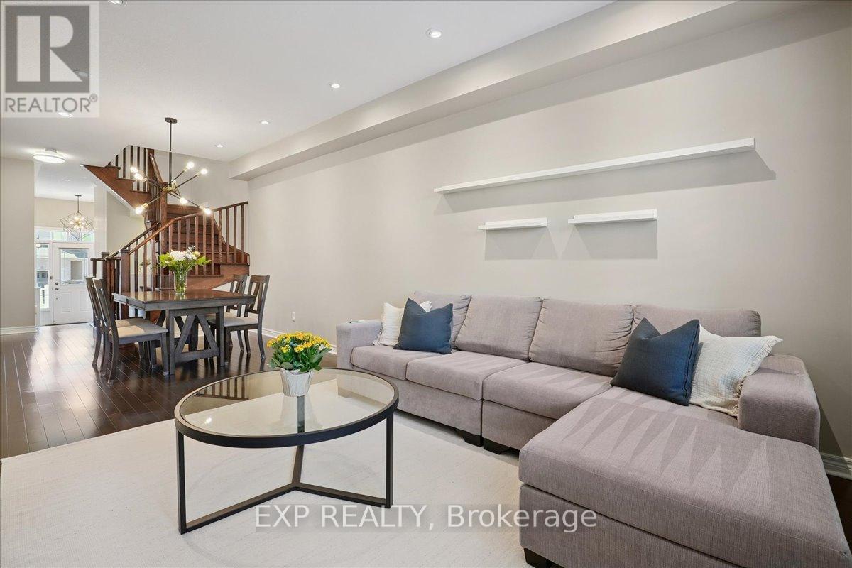 4147 Prentice Common, Burlington, ON - Indoor Photo Showing Living Room