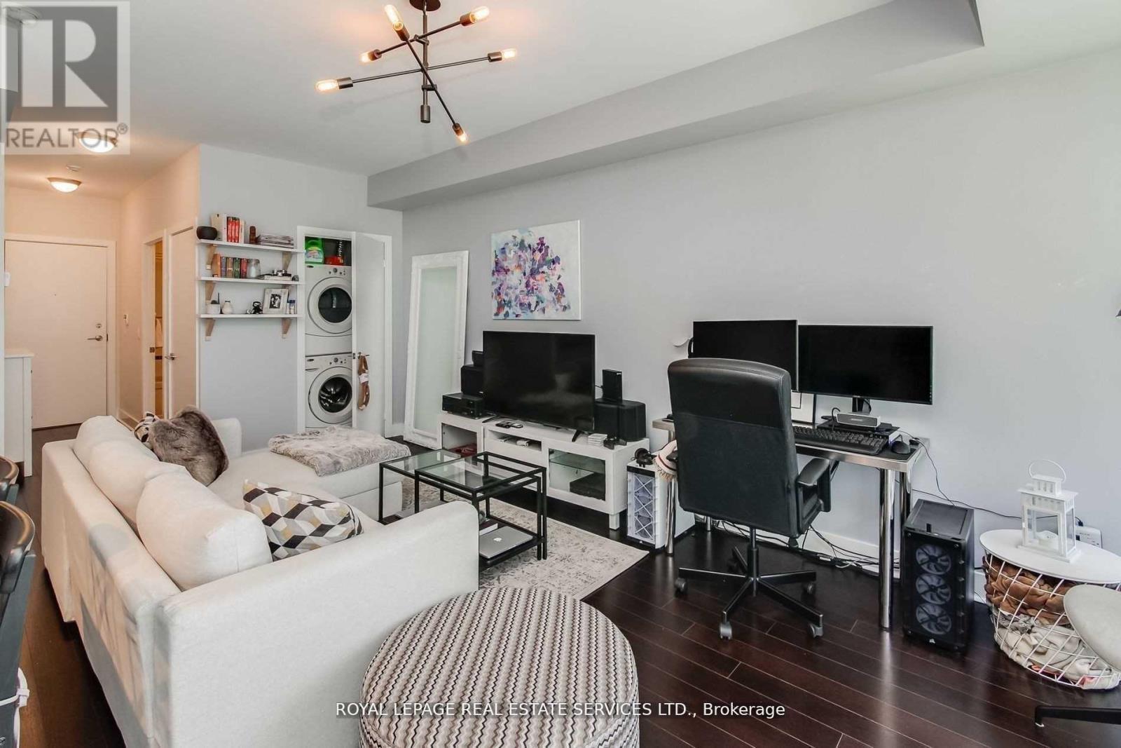 330 - 90 Stadium Road, Toronto, ON - Indoor Photo Showing Office