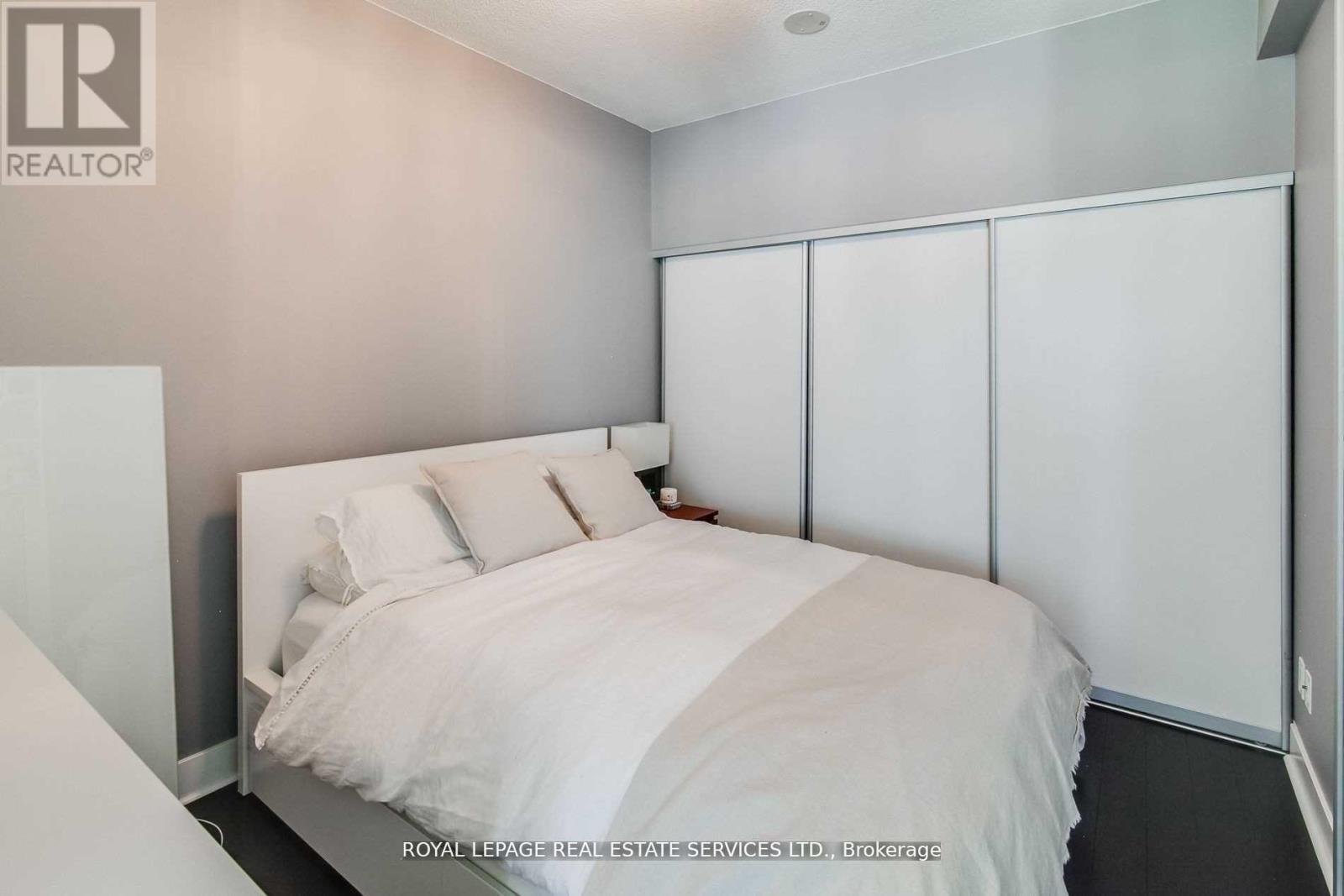 330 - 90 Stadium Road, Toronto, ON - Indoor Photo Showing Bedroom