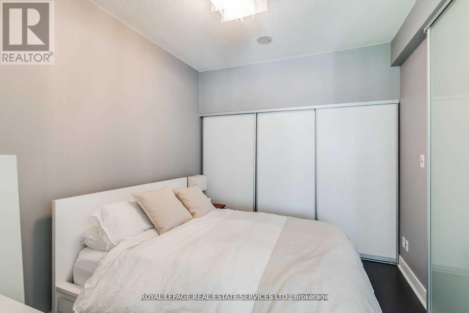 330 - 90 Stadium Road, Toronto, ON - Indoor Photo Showing Bedroom