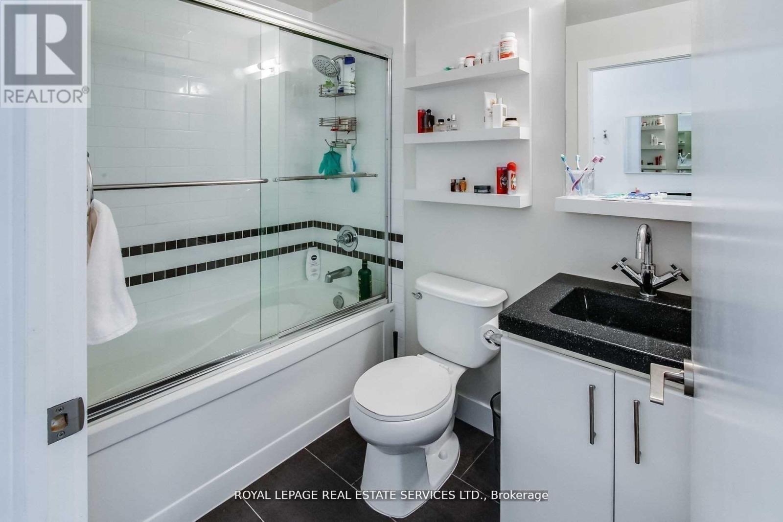 330 - 90 Stadium Road, Toronto, ON - Indoor Photo Showing Bathroom