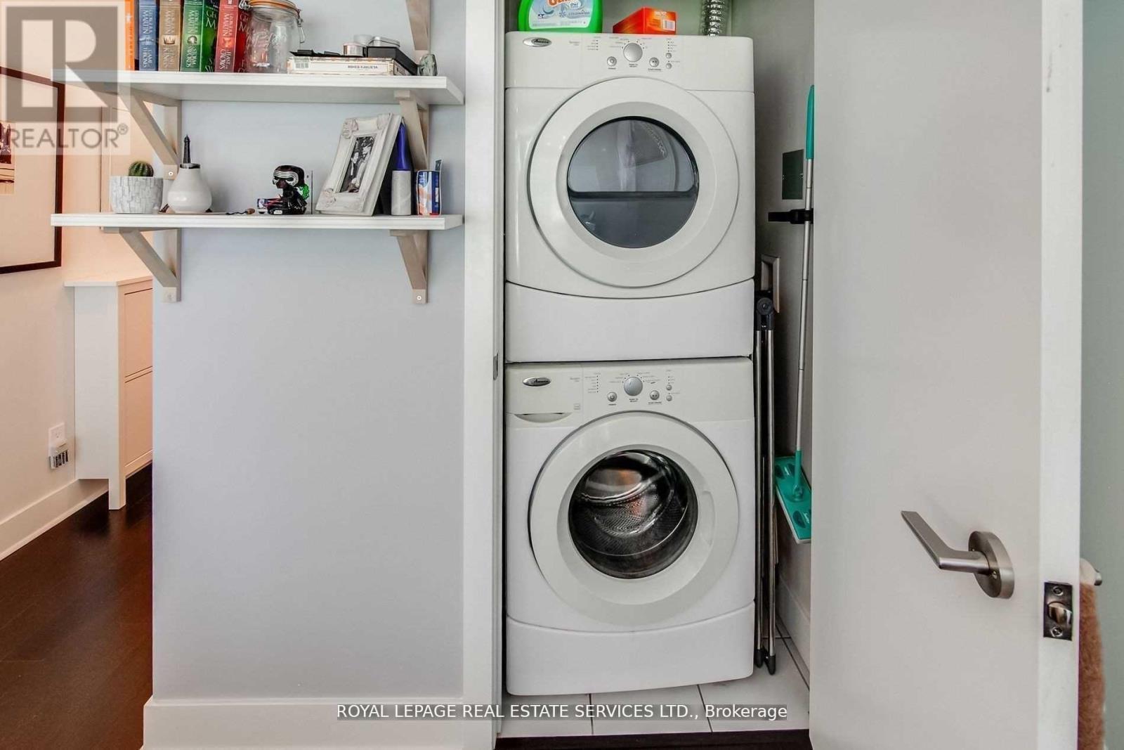 330 - 90 Stadium Road, Toronto, ON - Indoor Photo Showing Laundry Room