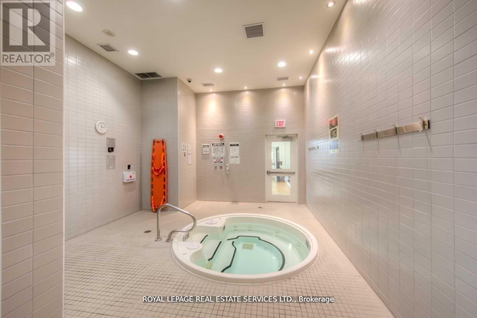 330 - 90 Stadium Road, Toronto, ON - Indoor Photo Showing Other Room