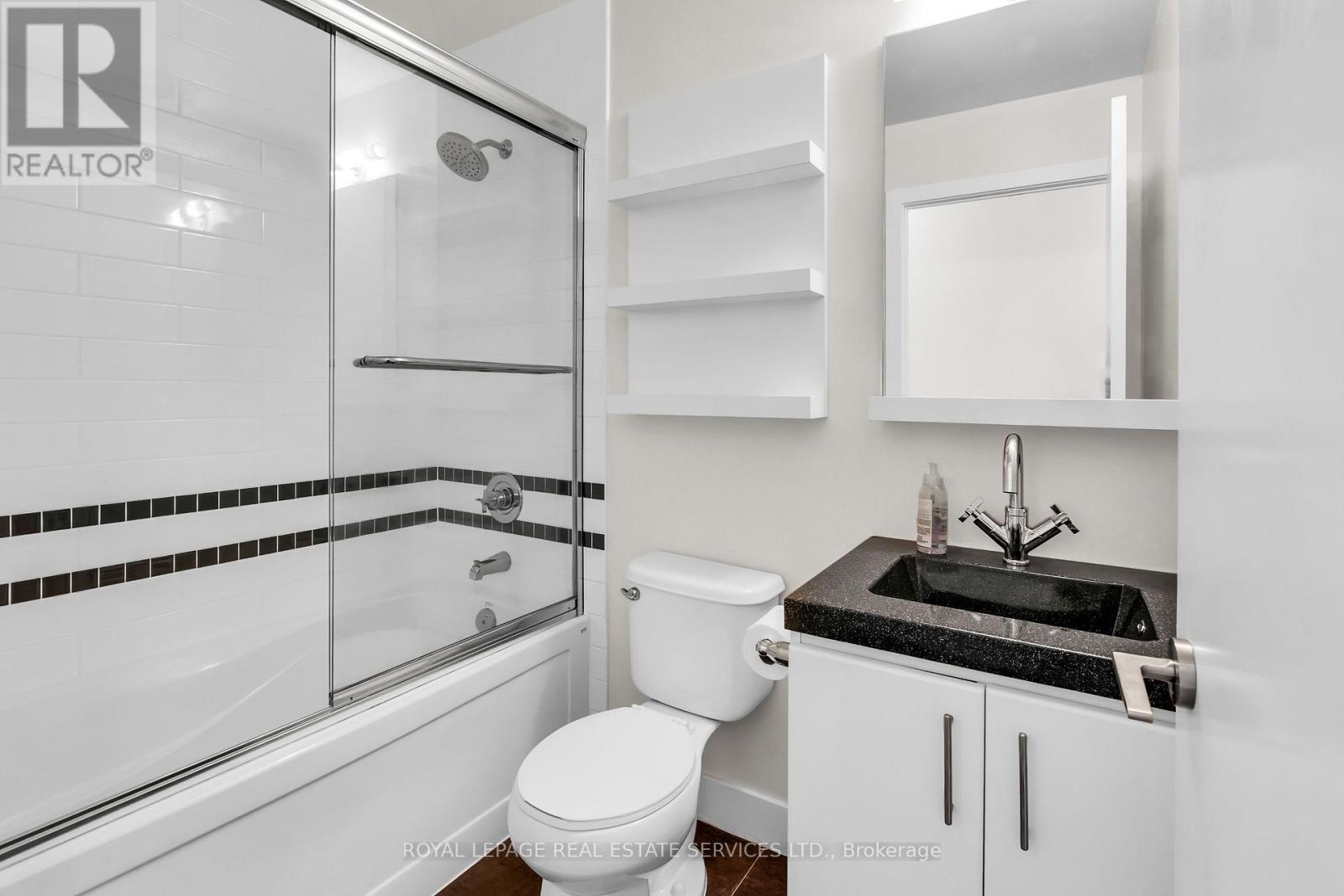 330 - 90 Stadium Road, Toronto, ON - Indoor Photo Showing Bathroom