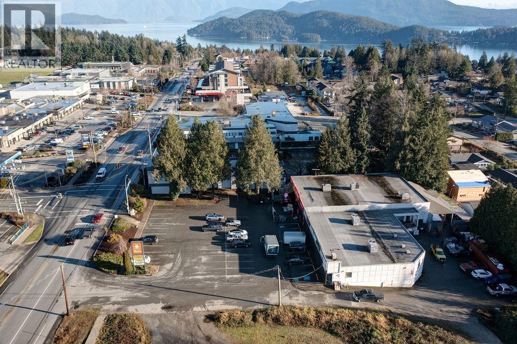 921 Gibsons Way, Gibsons, BC