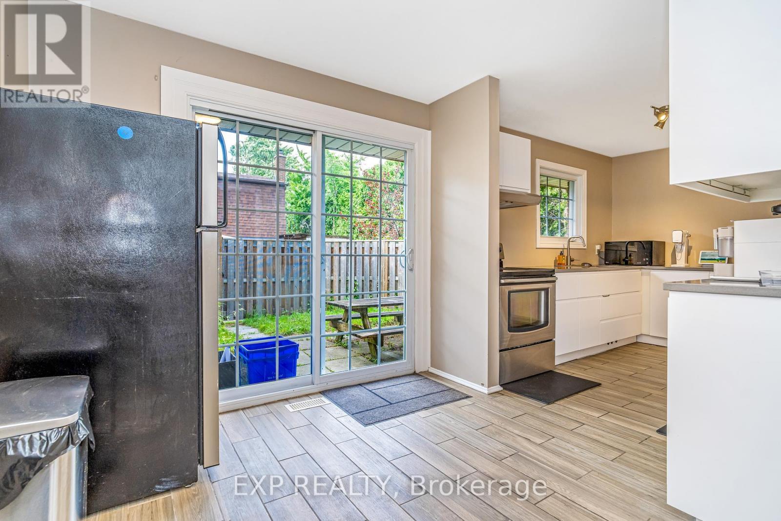 65 - 1029 Meadowlands Drive, Ottawa, ON - Indoor Photo Showing Kitchen