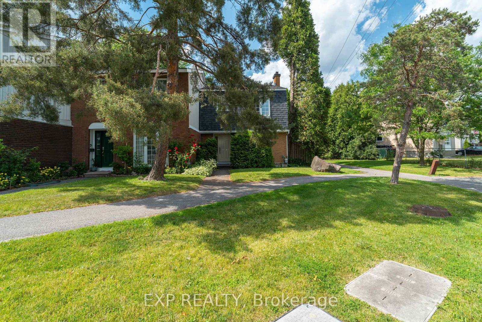 65 - 1029 Meadowlands Drive, Ottawa, ON - Outdoor