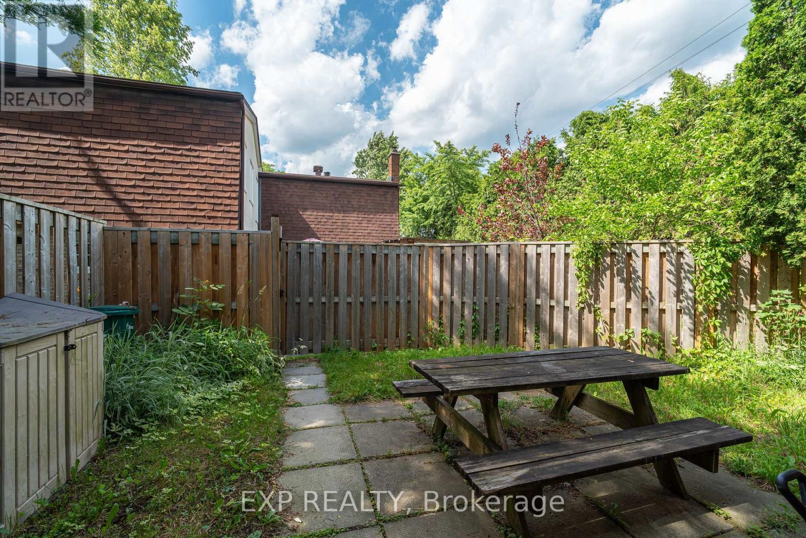 65 - 1029 Meadowlands Drive, Ottawa, ON - Outdoor