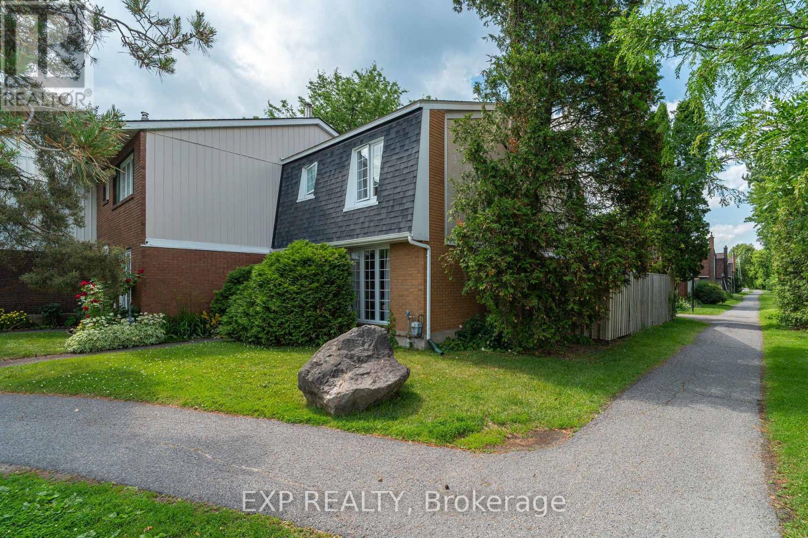 65 - 1029 Meadowlands Drive, Ottawa, ON - Outdoor