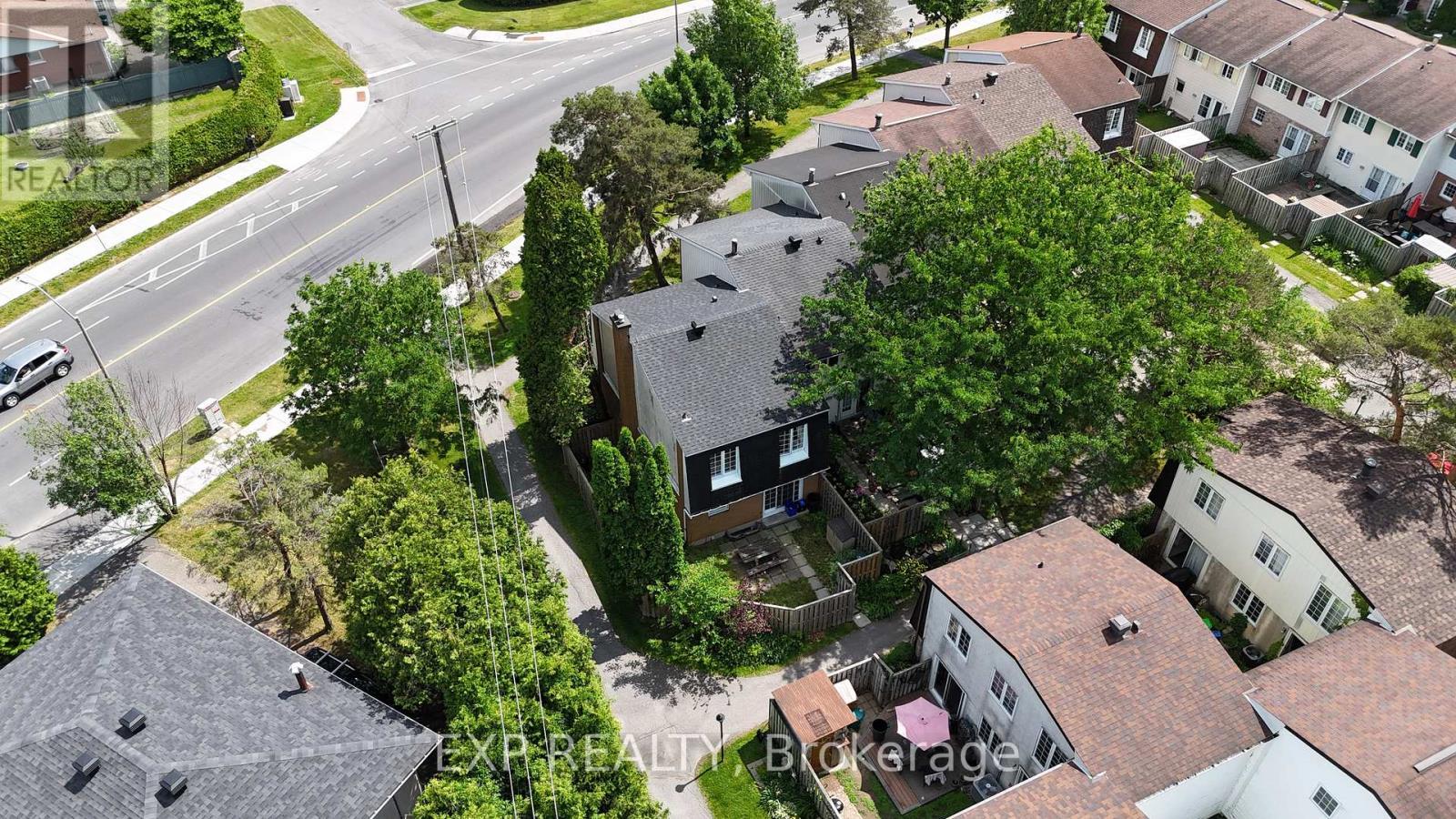 65 - 1029 Meadowlands Drive, Ottawa, ON - Outdoor