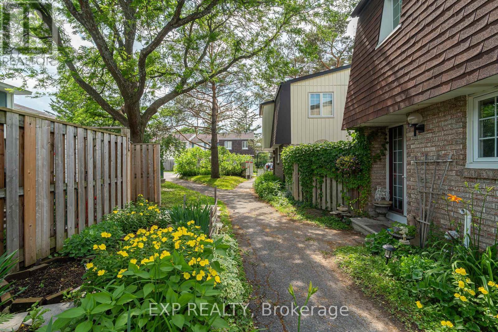 65 - 1029 Meadowlands Drive, Ottawa, ON - Outdoor