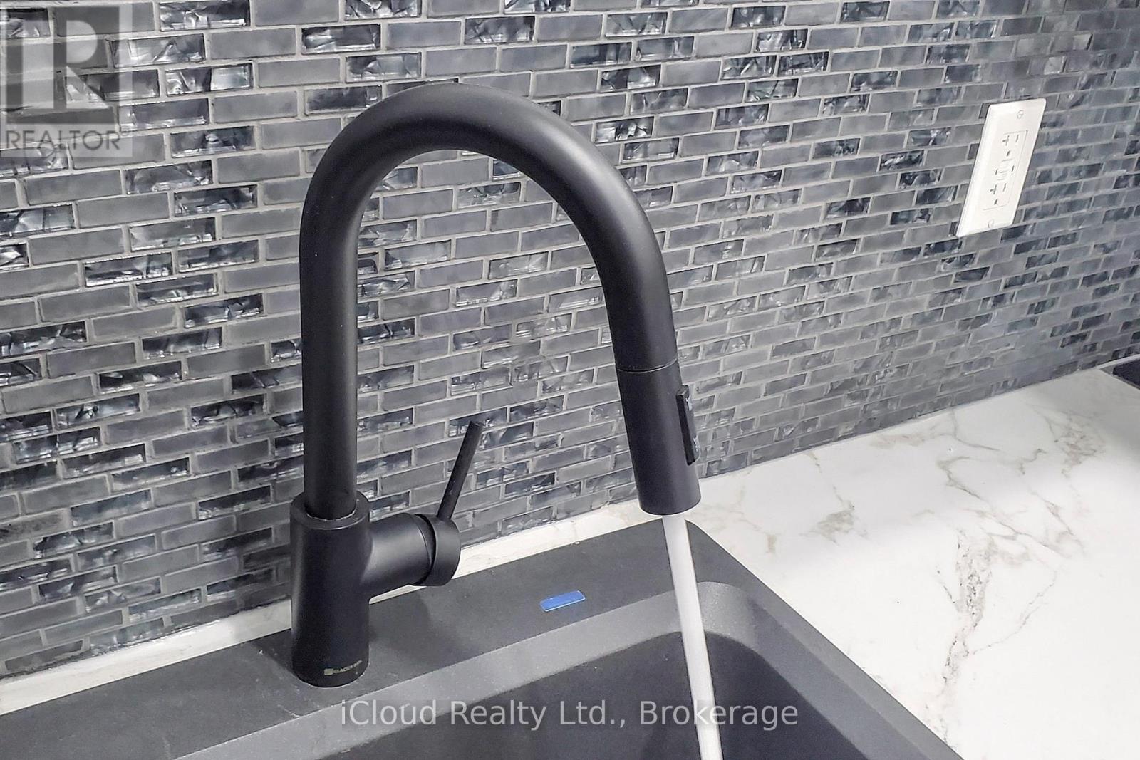 (Basement) - 280 Miller Park Avenue, Bradford West Gwillimbury, ON - Outdoor