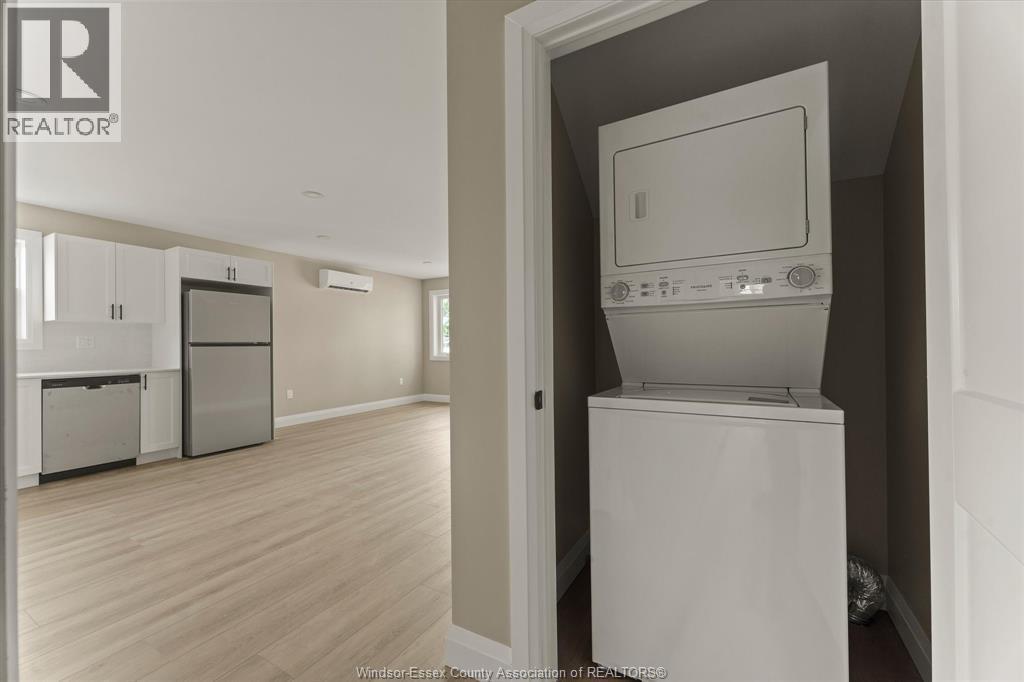 854 University Unit# Lower, Windsor, ON - Indoor Photo Showing Laundry Room