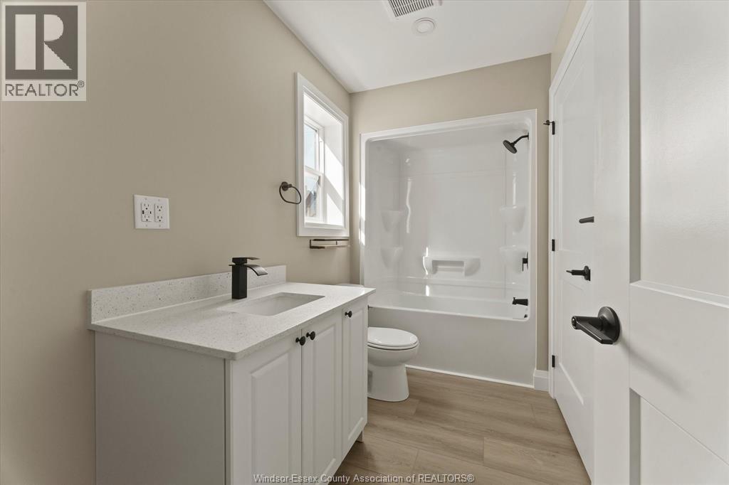 854 University Unit# Lower, Windsor, ON - Indoor Photo Showing Bathroom