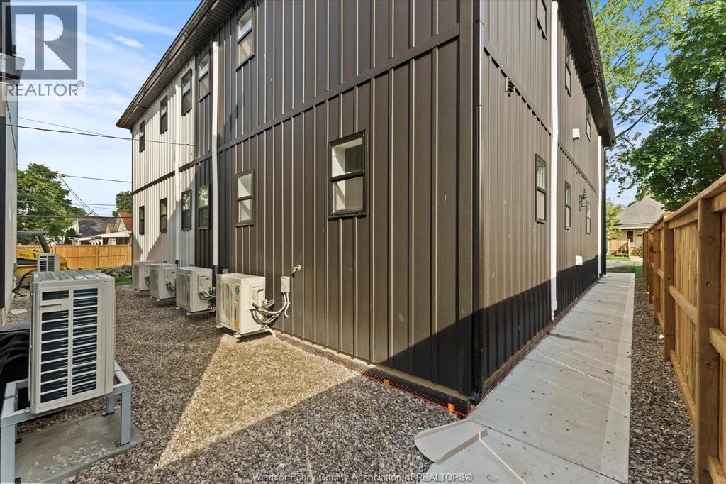 854 University Unit# Lower, Windsor, ON - Outdoor With Exterior