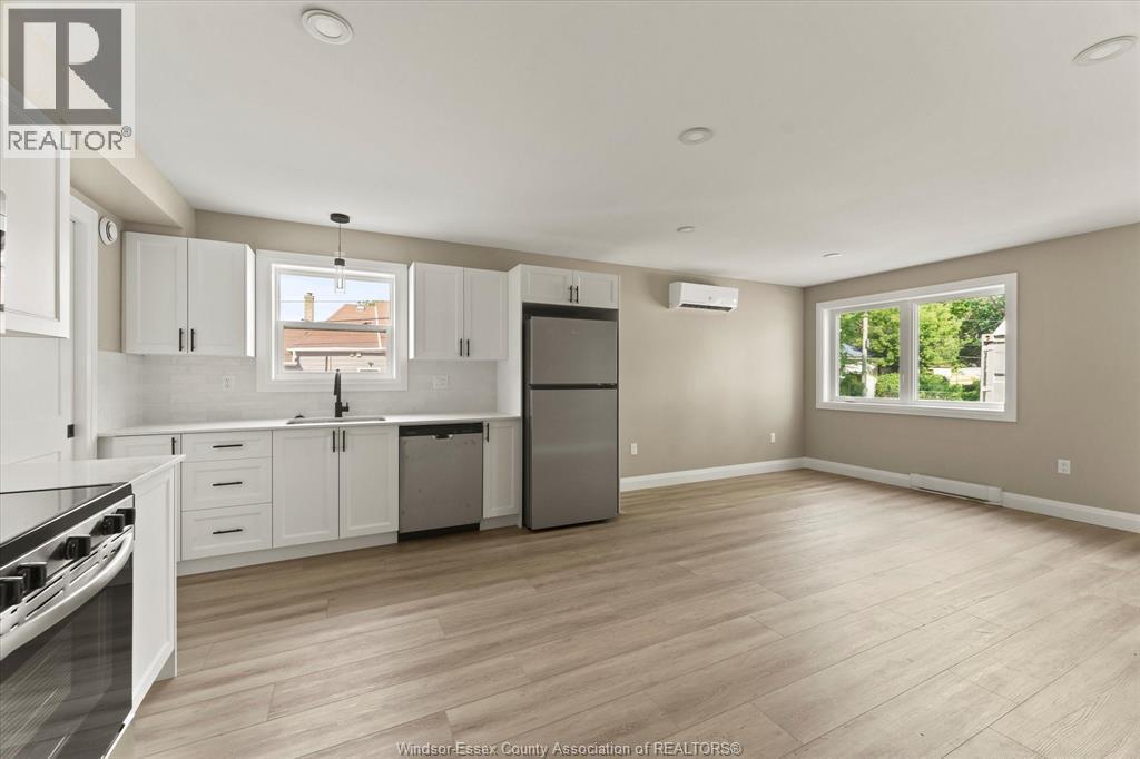 854 University Unit# Lower, Windsor, ON - Indoor Photo Showing Kitchen
