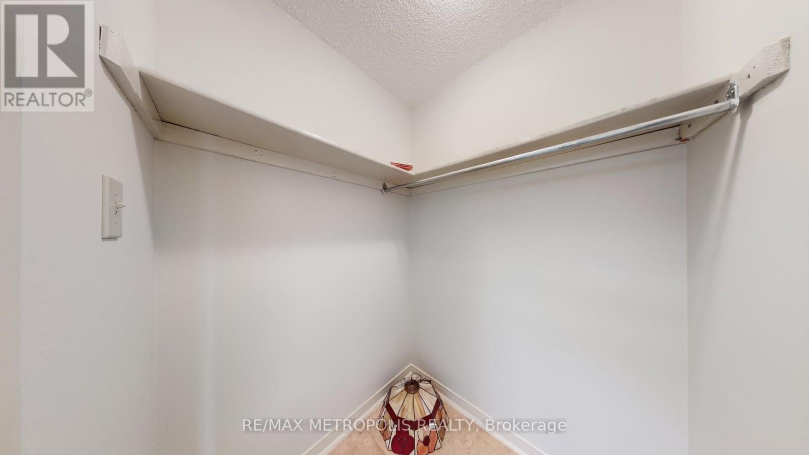 1709 - 75 King Street E, Mississauga, ON - Indoor