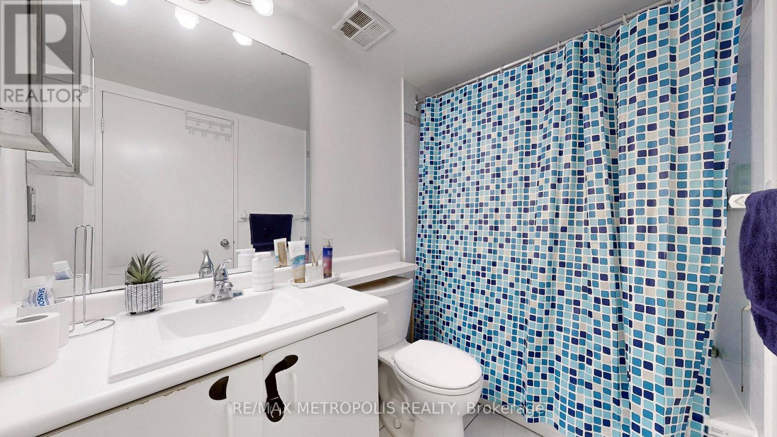 1202 - 75 King Street E, Mississauga, ON - Indoor Photo Showing Bathroom