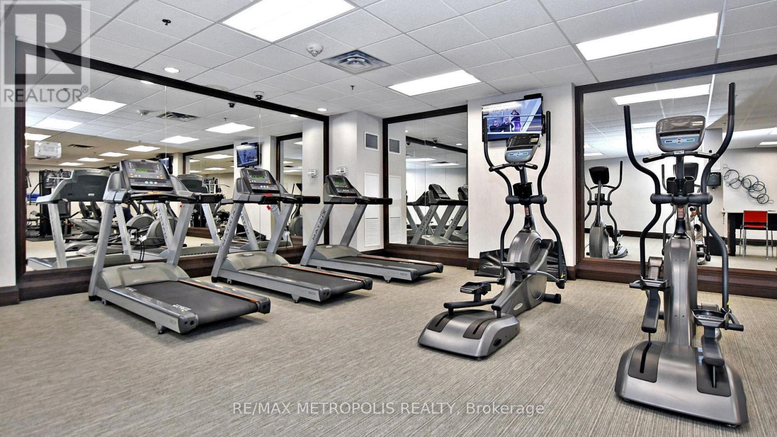 1202 - 75 King Street E, Mississauga, ON - Indoor Photo Showing Gym Room