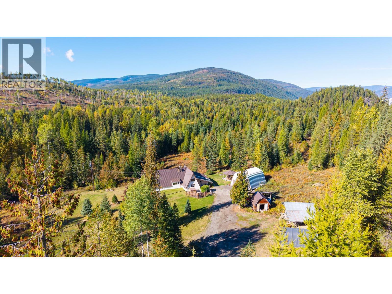 7698 3 Highway, Yahk, BC