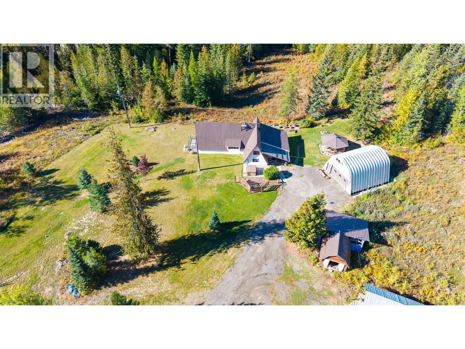 7698 3 Highway, Yahk, BC