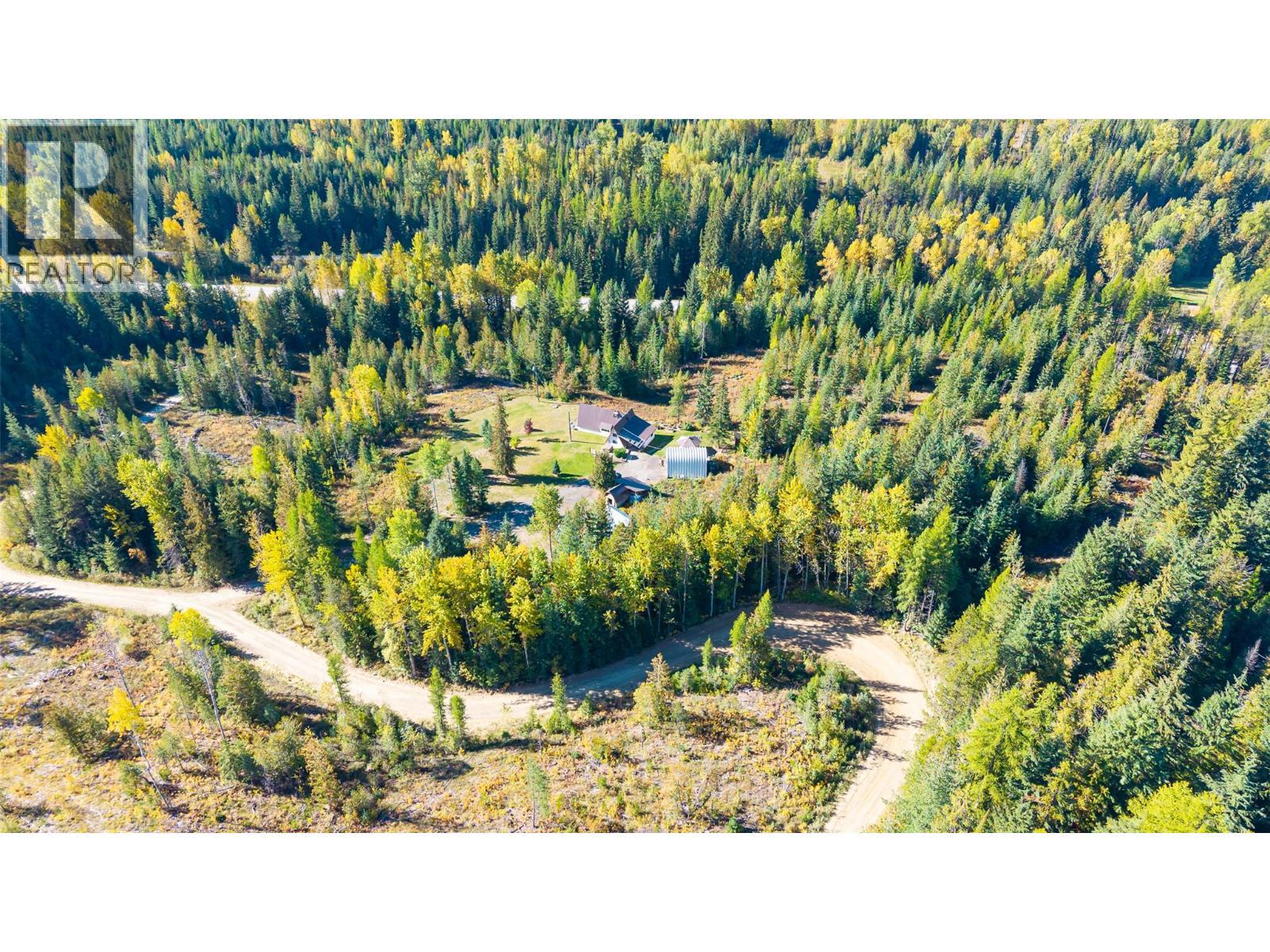 7698 3 Highway, Yahk, BC