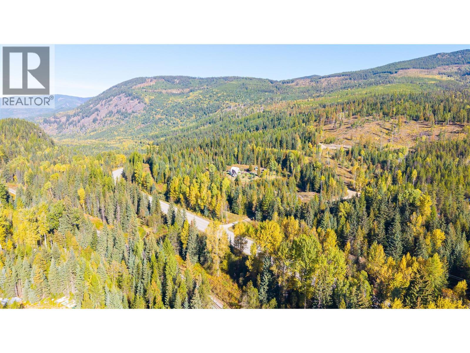 7698 3 Highway, Yahk, BC