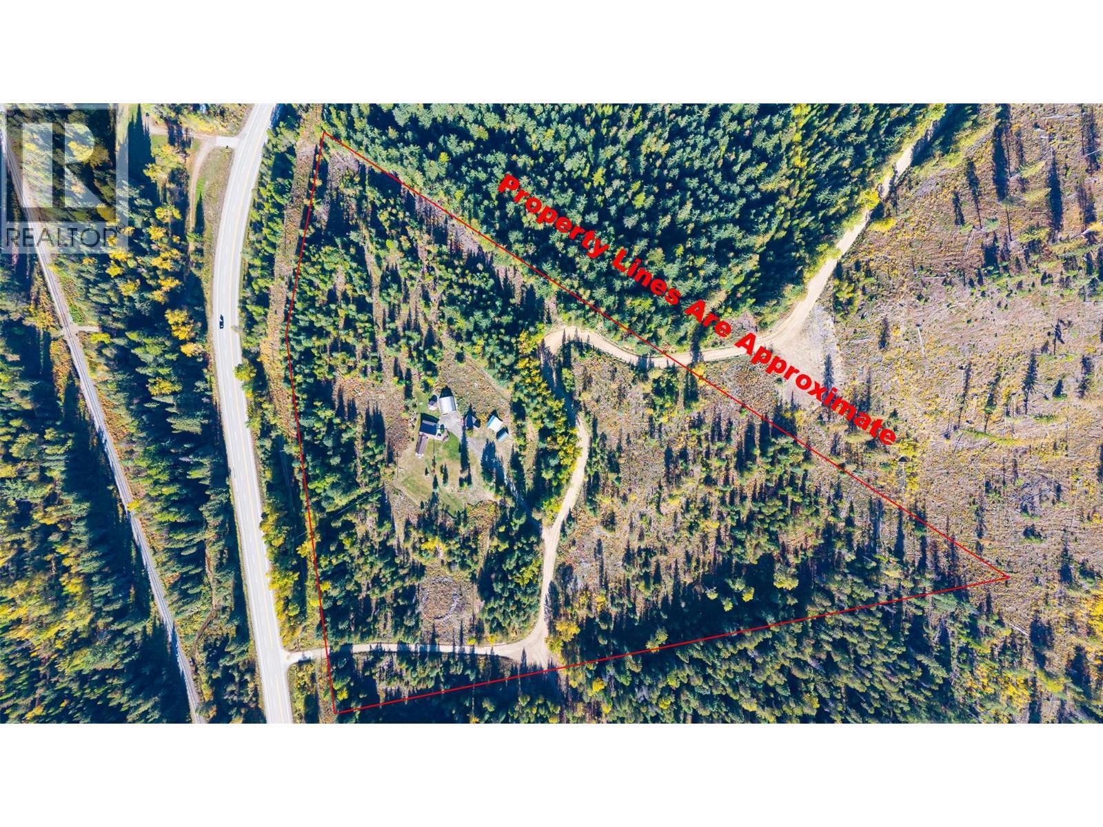 7698 3 Highway, Yahk, BC