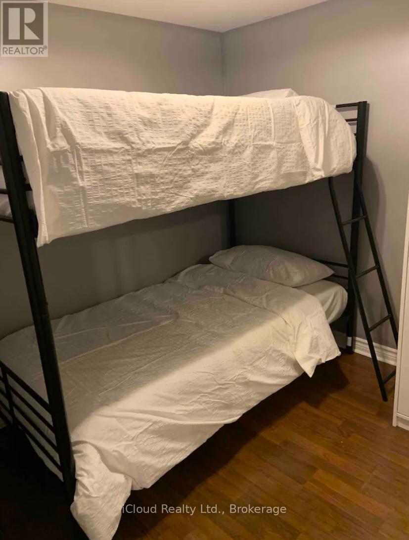 104 - 1 Brandy Lane Drive, Collingwood, ON - Indoor Photo Showing Bedroom