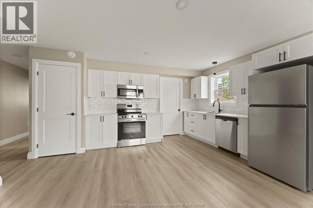 854 University Unit# Upper, Windsor, ON - Indoor Photo Showing Kitchen