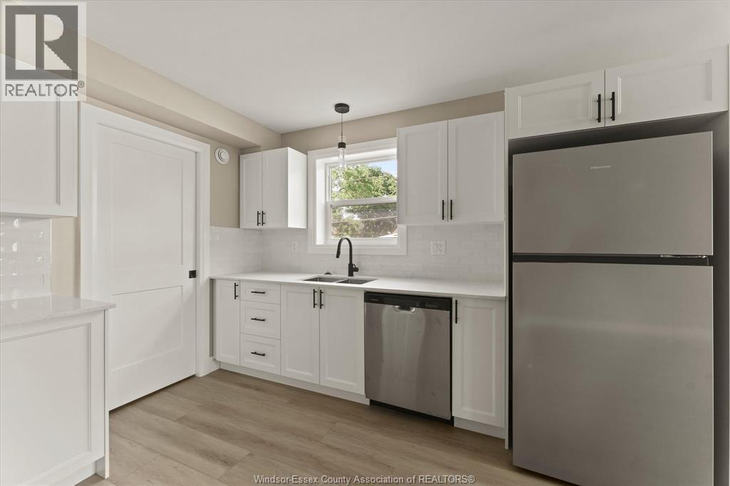 854 University Unit# Upper, Windsor, ON - Indoor Photo Showing Kitchen