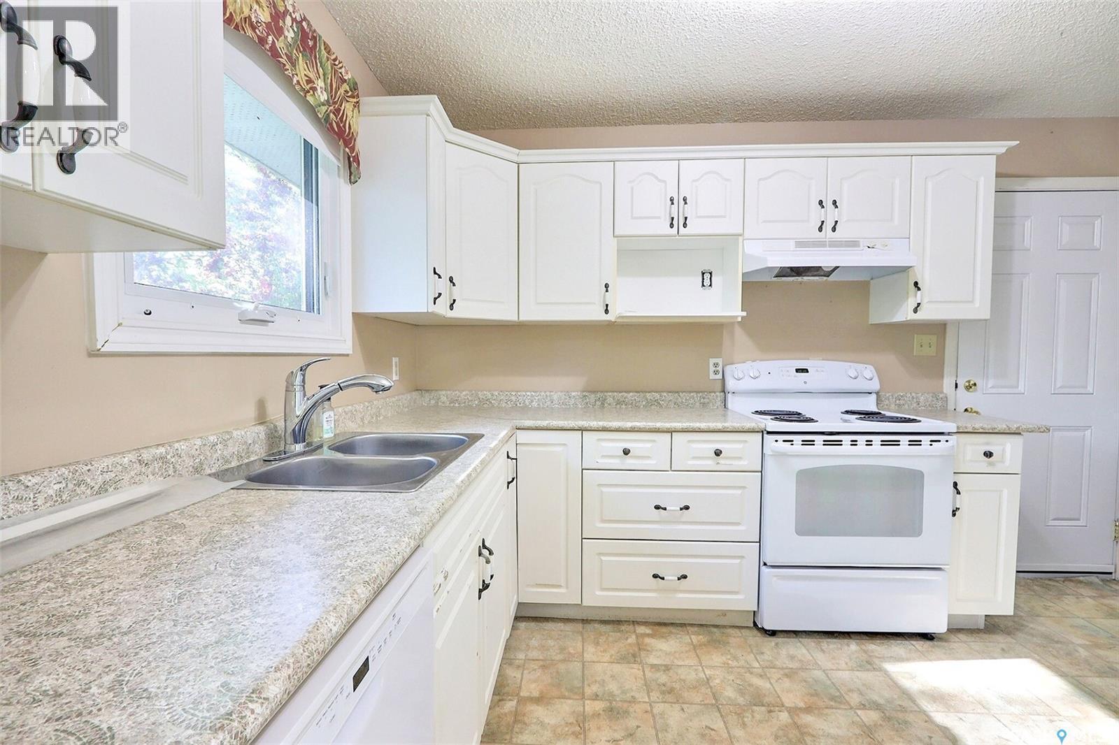 165 Macdowall Crescent, Prince Albert, SK - Indoor Photo Showing Kitchen With Double Sink