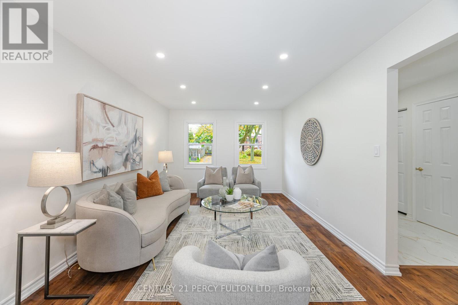 22 Lowder Place, Whitby, ON - Indoor Photo Showing Living Room