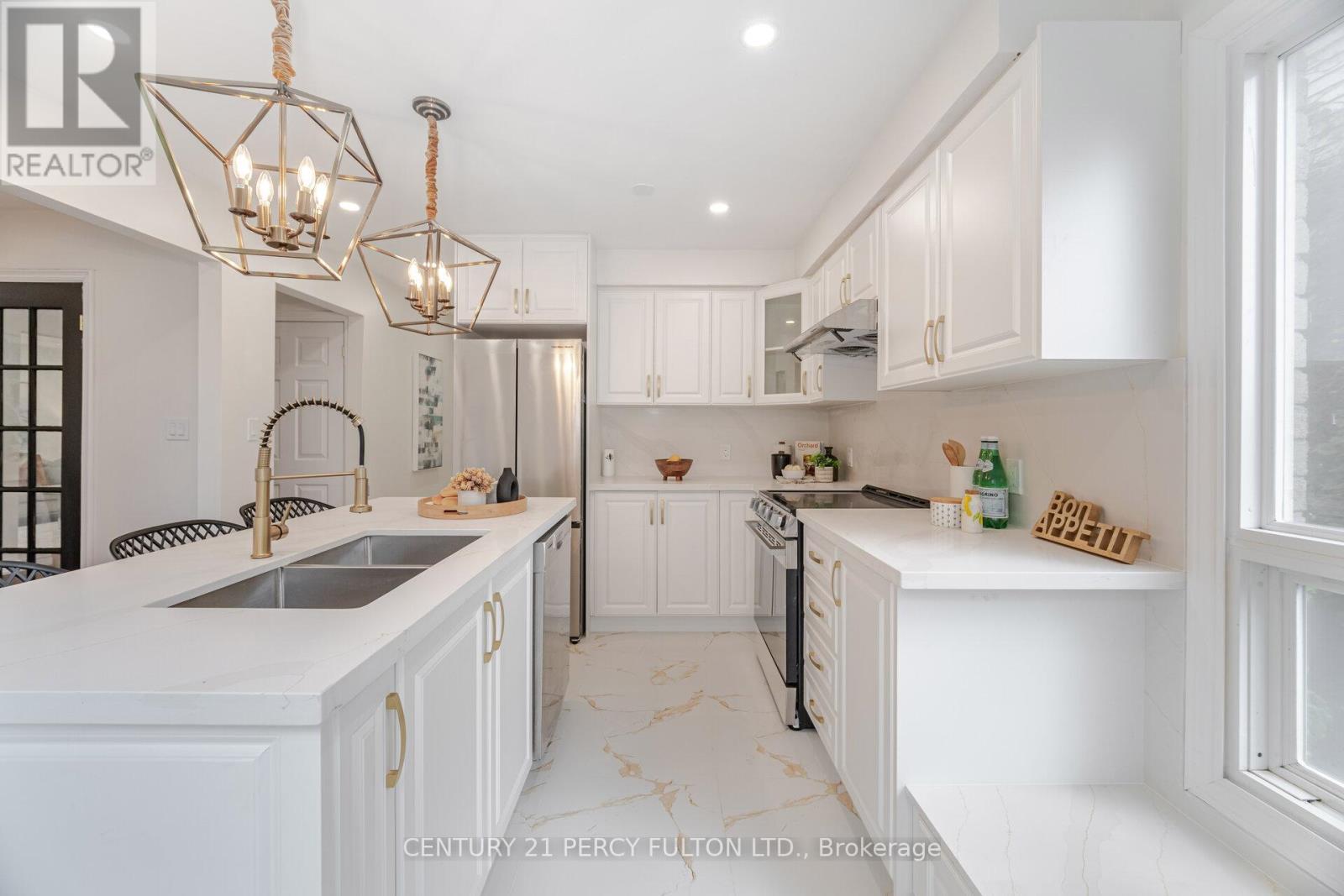 22 Lowder Place, Whitby, ON - Indoor Photo Showing Kitchen With Double Sink