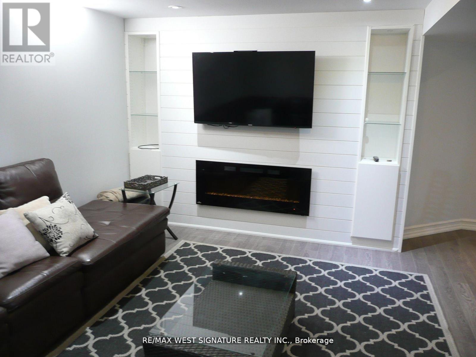 70 Robertson Close, Vaughan, ON - Indoor With Fireplace