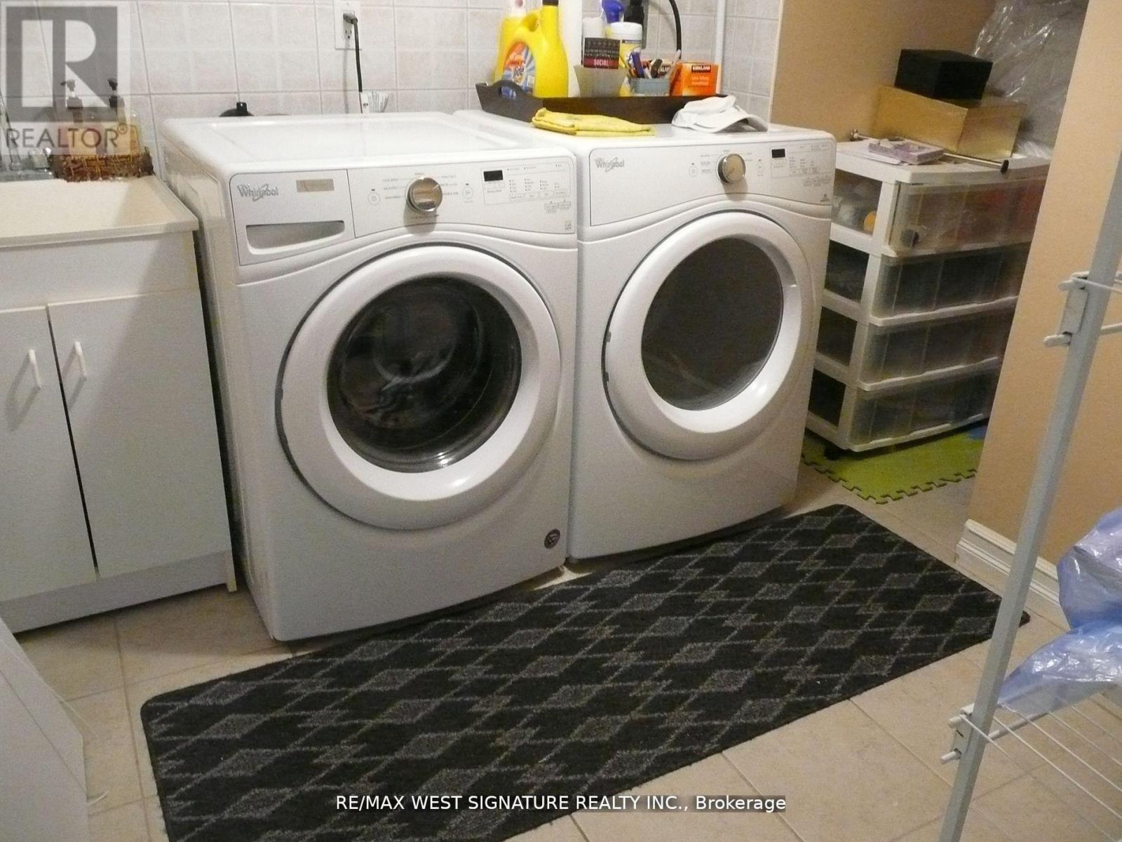 70 Robertson Close, Vaughan, ON - Indoor Photo Showing Laundry Room