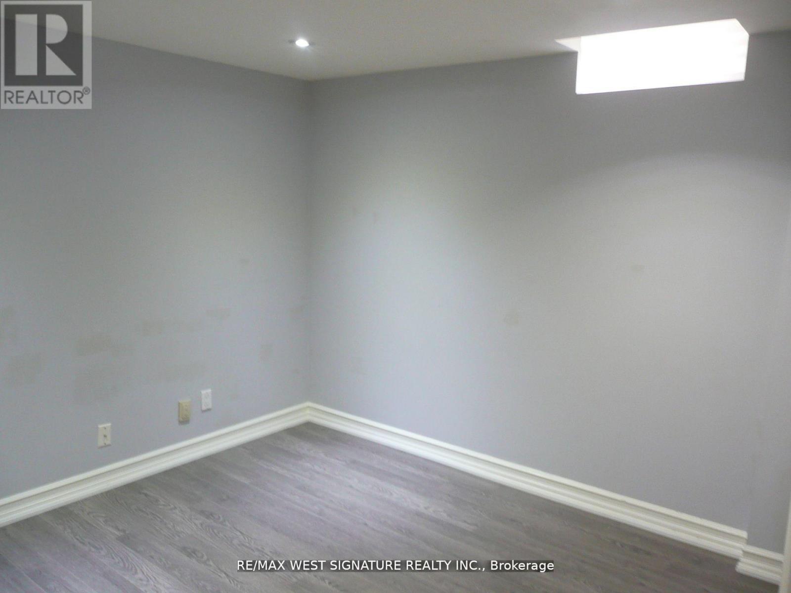 70 Robertson Close, Vaughan, ON - Indoor Photo Showing Other Room