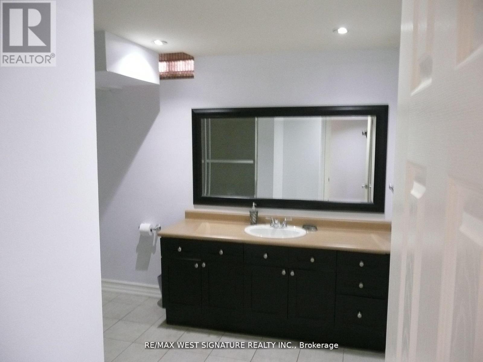 70 Robertson Close, Vaughan, ON - Photo Showing Bathroom