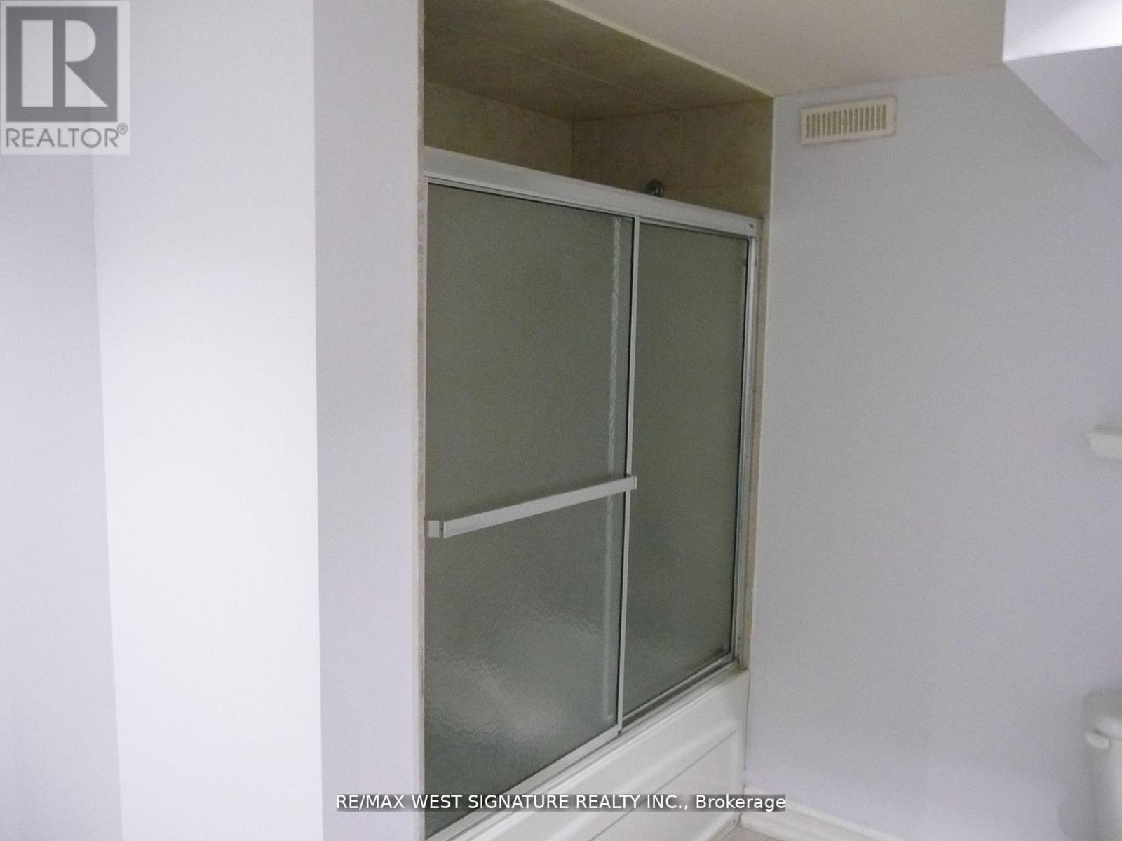 70 Robertson Close, Vaughan, ON -