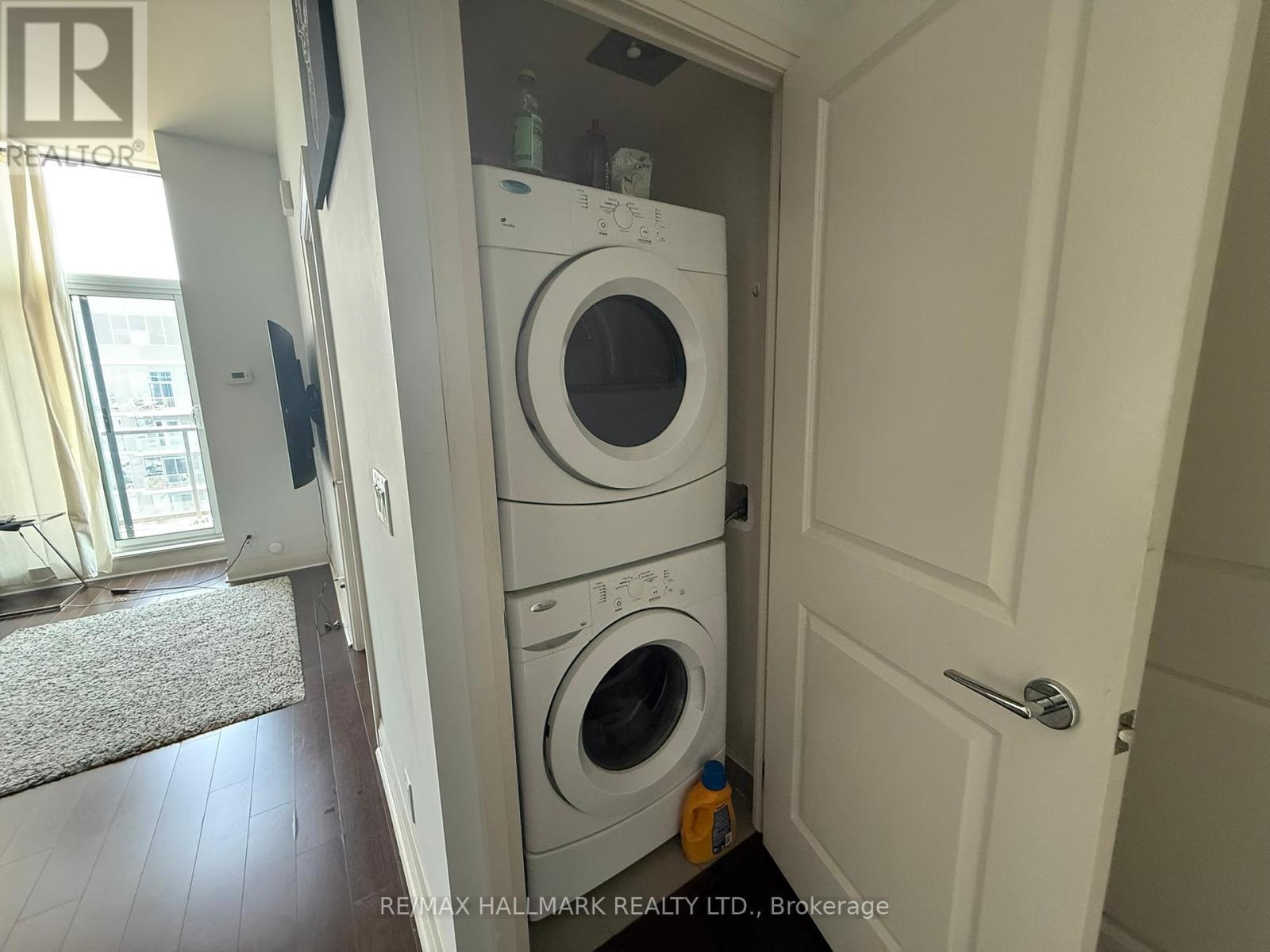 1211 - 1185 The Queensway Street, Toronto, ON - Indoor Photo Showing Laundry Room