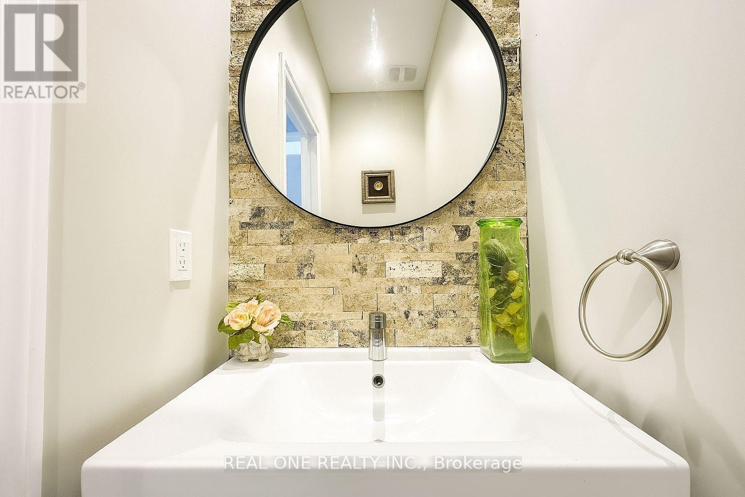 998 Wilbur Pipher Circle, Newmarket, ON - Indoor Photo Showing Bathroom