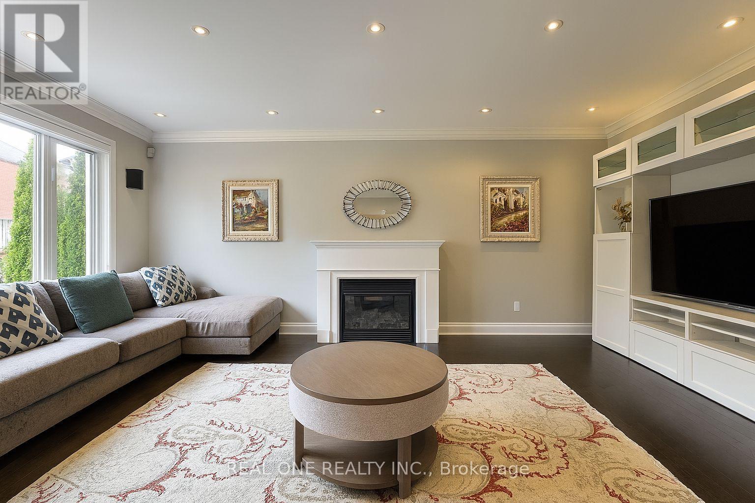 998 Wilbur Pipher Circle, Newmarket, ON - Indoor Photo Showing Living Room With Fireplace