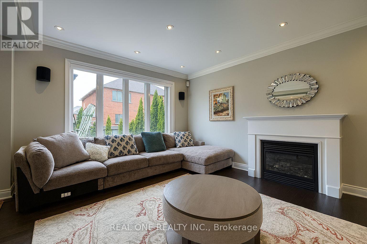 998 Wilbur Pipher Circle, Newmarket, ON - Indoor Photo Showing Living Room With Fireplace