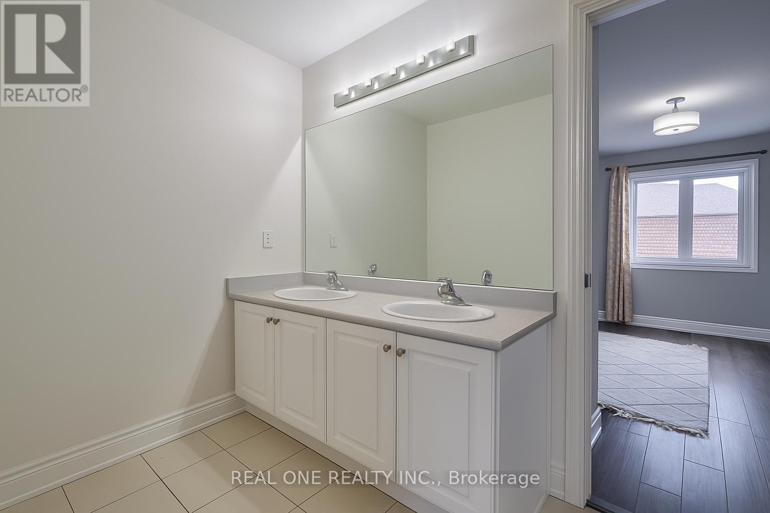 998 Wilbur Pipher Circle, Newmarket, ON - Indoor Photo Showing Bathroom