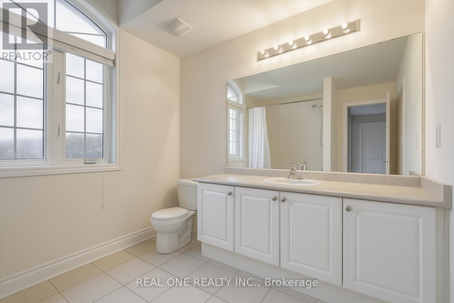 998 Wilbur Pipher Circle, Newmarket, ON - Indoor Photo Showing Bathroom