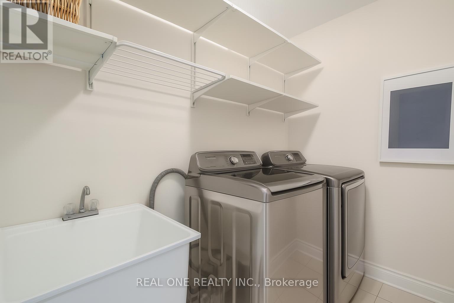 998 Wilbur Pipher Circle, Newmarket, ON - Indoor Photo Showing Laundry Room