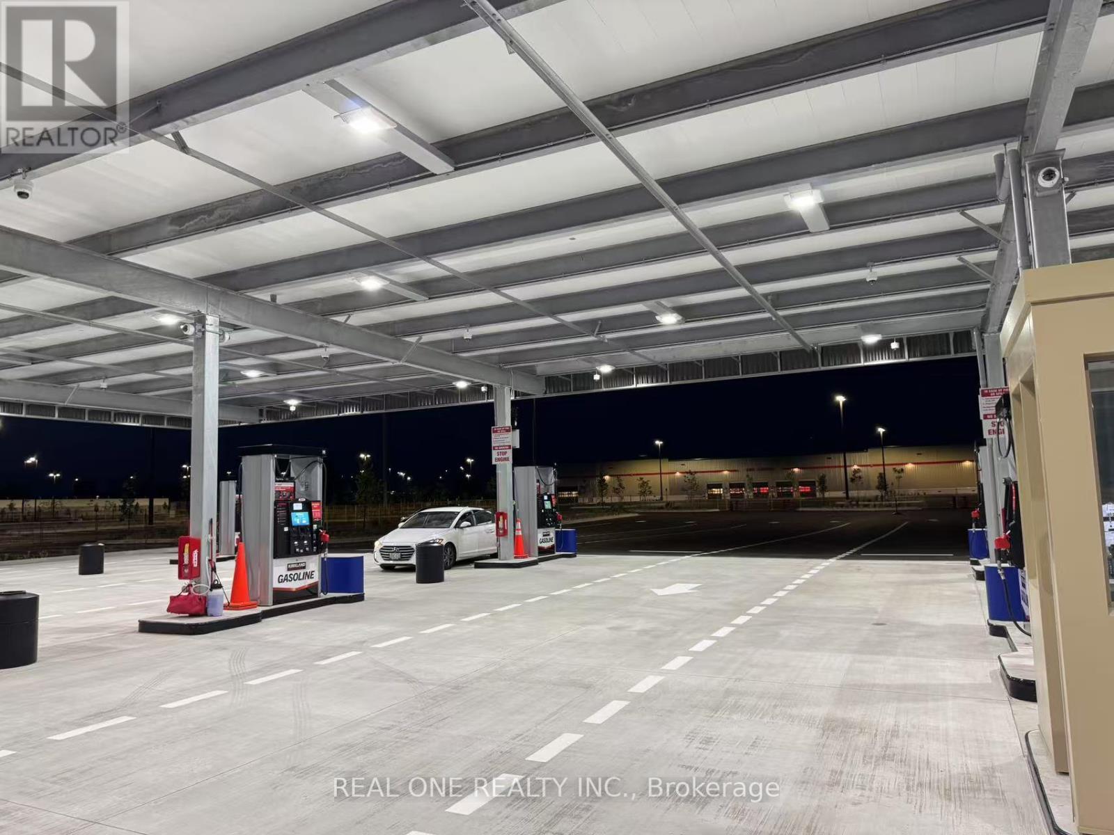 998 Wilbur Pipher Circle, Newmarket, ON - Indoor Photo Showing Garage