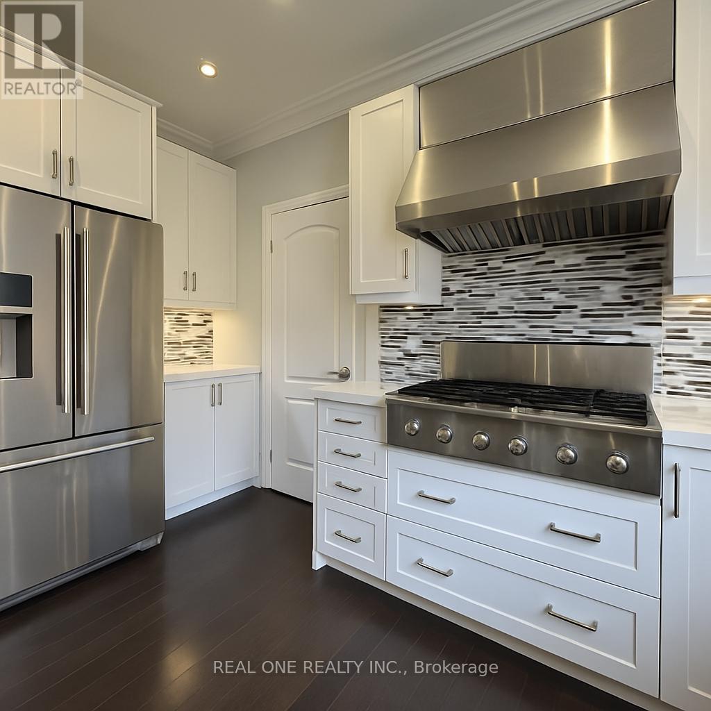 998 Wilbur Pipher Circle, Newmarket, ON - Indoor Photo Showing Kitchen