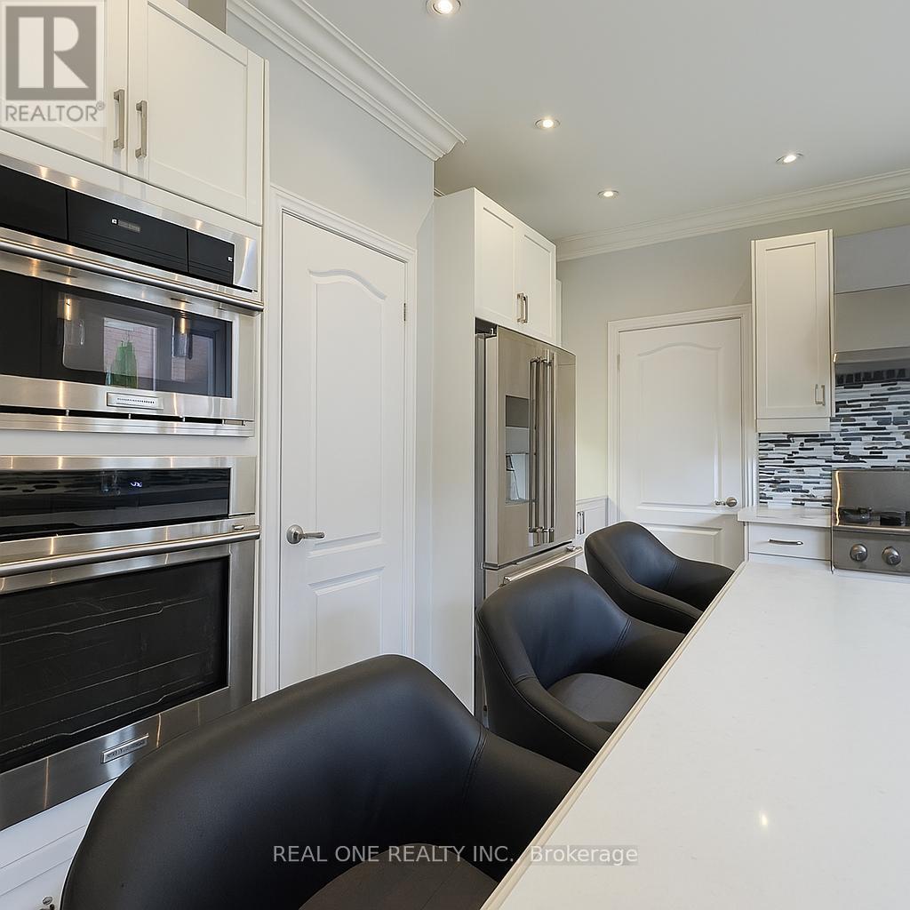 998 Wilbur Pipher Circle, Newmarket, ON - Indoor Photo Showing Kitchen